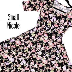 Lularoe nicole dress